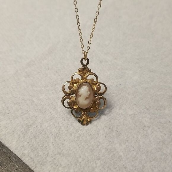 Vintage cameo pendent with 12k gold chain - Picture 10 of 13